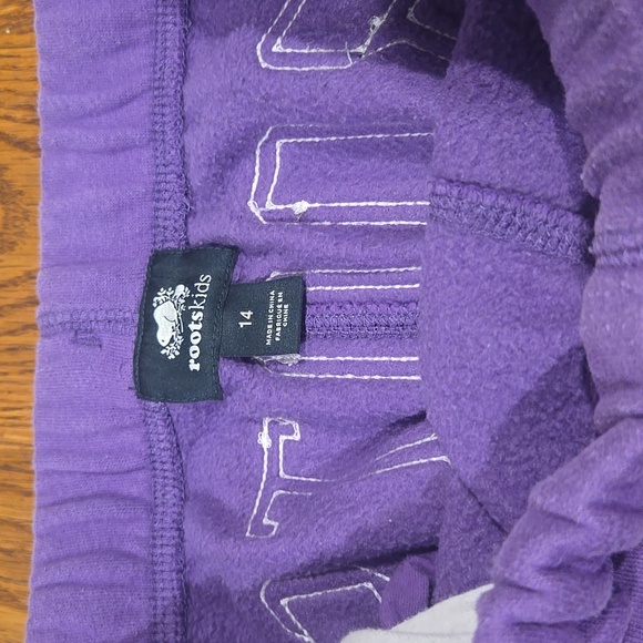 Roots kids size 14 youth jogging pants in purple with white logos - Picture 3 of 5
